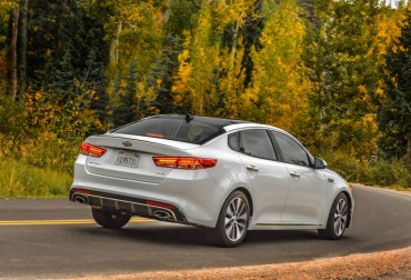 The 2016 Kia Optima looks as good going away as it does coming at you. The trunk is very spacious.